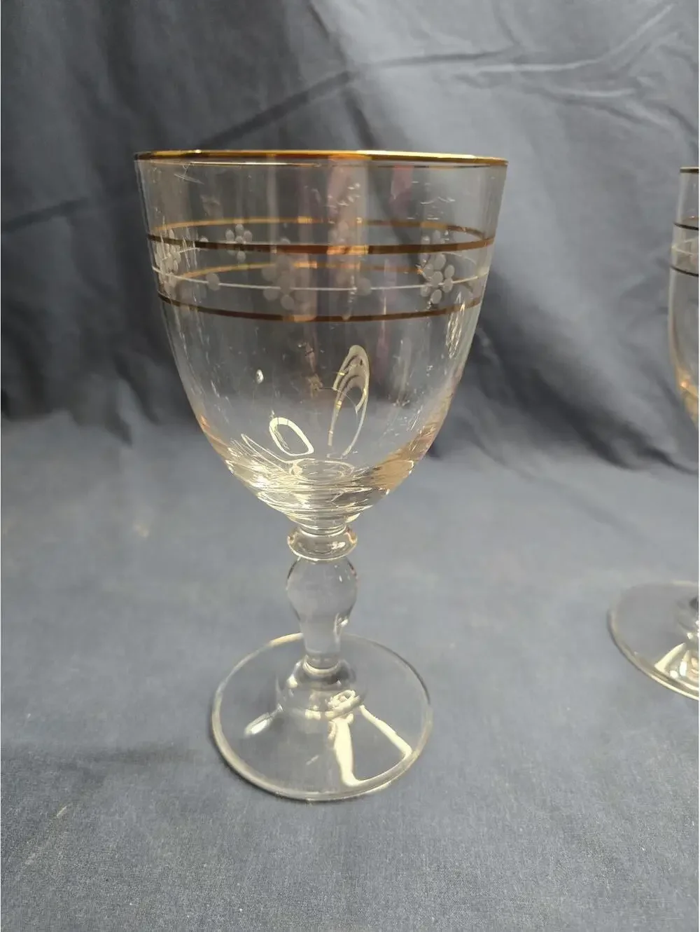 Vintage Set of 4 Glastonbury-Lotus Gold Band crystal wine glasses